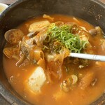 カルビ丼とスン豆腐専門店 韓丼 - 料理写真:海鮮スン豆腐定食　890円