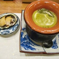 天婦羅 みやしろ - 箸休め：蝦夷鮑の肝ソースシャブシャブ