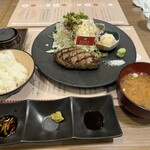 にく半 - 料理写真: