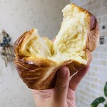 ブーランジェリ･エ･カフェ　オブジェ - お持ち帰り♡はちみつ泉北レモン♡この子もすっかり常連♡ふっふわふわデニッシュ生地に練り込まれたはちみつとレモン、クラムの食感がしっとりでレモンの良い香りが鼻を抜けるﾒﾁｬウマパン…♡愛してる♡