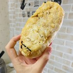ブーランジェリ･エ･カフェ　オブジェ - お持ち帰り♡ツナポテト♡ドーンとたっぷり乗せられたツナとマッシュされたポテト！その2つを纏めているのが優しい味わいのマヨネーズ、ボリューミーなのにくどくない味付け！おいしい！すき！