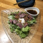 和食居酒屋虎視眈々 - ローストビーフのサラダ