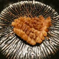 焼肉かなう - タン　抜群の包丁入れで優しい食感