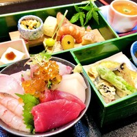 玉かずら弁当 (季節の揚げ物)※水菓子付き