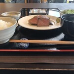 松阪牛 よし田 - ステーキ御膳（側面）