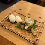 Ramen FeeL - 「盛り合わせ・秋」
      ・丹波篠山・西田さんの新米
      ・マコモダケ×鶏油×鶏ぶし
      ・かぶ×チキンスープ×塩ダレ
      ・大根×イチジク×粕漬け×青柚子
      ・焼茄子×焼豚ダレ