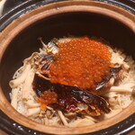 日本料理 吟 - 厚岸産秋刀魚、いくら、きのこの土鍋ご飯のプレゼンテーション