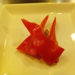 時分時 - サービスでいただいた赤パプリカと落花生