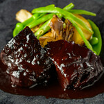 GOSS - 牛ホホ肉の赤ワイン煮