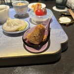 仁修樓 - 賀茂ナスの揚げもの、金砂エスニックパウダーがけ