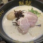 とんこつラーメン博多風龍 - 提供された状態