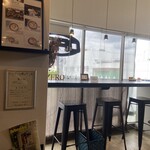 LatteArt-Bar Z.E.R.O - 店内外が眺めれるカウンター席