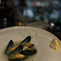 ROTISSERIE★BLUE - 地中海産ムール貝の香草ワイン蒸し ROTISSERIE★BLUE - 地中海産ムール貝の香草ワイン蒸し