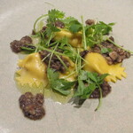 ricordo - 手打ちパスタ〜カキのラビオリ  ブラウンマッシュルーム サラダパセリ