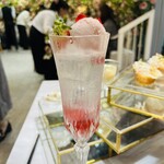 HAUTE COUTURE CAFE OMOTESANDO - Rose berry soda