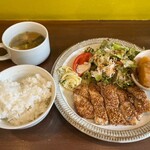 かどでcafe - AとBの副菜も違いましたよ(*≧∀≦*)