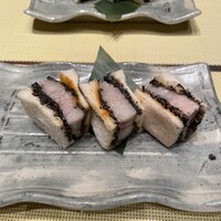 おだし 恵比寿店 - 松坂豚のブラックカツサンド コチュジャンゴマダレ