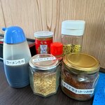 中華そば ふじ田 - 卓上には味変アイテム