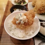 あぶり処 武蔵 - たらのフライ大きい…タルタルのせて美味し～ぃ♪