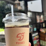 PRANKS COFFEE - 店先にもオリジナルブレンドが沢山。