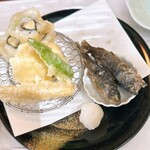 貴船喜らく - 【油物】アマゴ炒り出し、
      鱧の大葉巻･さつまいも(?)･
      ヤングコーン･万願寺とうがらし