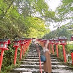 貴船喜らく - 貴船神社への参道
      “きぶね”と濁る音を嫌い“きふね”と発音します
      時間がなくお参りできず…ᵒ̴̶̷̥́~ᵒ̴̶̷̣̥̀