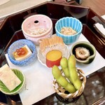 貴船喜らく - 【八寸】山海の美味、其の日の五品（日替わり）
      胡麻豆腐のイクラ乗せや鰻のごぼう巻き、
      穴子の押し寿司など