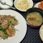 台湾料理 盛源 - 料理写真:ニラレバー定食。安いけど待つので相殺