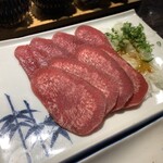 肉の雷橋 - 牛タン刺　１５００円