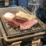 肉の雷橋 - 肉盛り五種２人前３８００円　４人前でスタート！