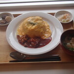 トーコーキッチン - ふわとろオムライス 副菜二品、豚汁