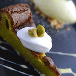 Pistachio and white Chocolate gateau chocolat