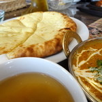 スパイスバル サウンドブーツ - チーズナン・本日のカレ(ネパールカレー)＆スープ