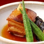 Jiraiya - 季節の煮物（もち豚の角煮）時期によって変わります。