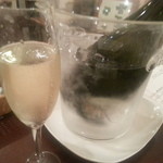 クアドリフォーリオ - ２０１４・４月　プロセッコ・ボトルで！