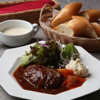 濃厚デミグラス淡路産牛ハンバーグセット＜平日：2,100円／休日：2,300円＞