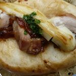 Bataroru - チキン香味パン(￥100)