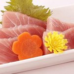 さくら水産 - まぐろ中とろ（大ばち）　390円（税抜）