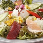 さくら水産 - 海鮮バラエティサラダ　480円（税抜）