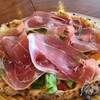 パルコデッラパーチェ - ハモン・セラーノ・ルッコラ(税込2,190円)
マルゲリータ《トマトソース》がベース
トッピングはハモン・セラーノ(スペイン産生ハム)&ルッコラ&モッツァレラチーズ&オリーブ