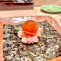 焼鳥 篠原 - 鶏ユッケとキンカンの海苔手巻き　弾ける旨さ！