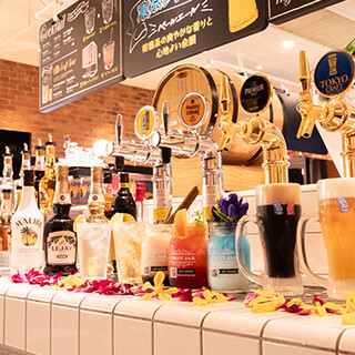 ビールやワイン、カクテルなどが楽しめるプレミアムドリンクバー