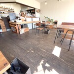 食堂カフェ ヒトトノ - 内観