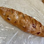 バーバラはうす - クランベリーとくるみのハードパン　370円