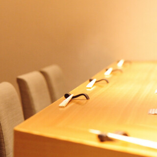 落ち着いた店内は、特別な日にも最適なゆったりとした空間に