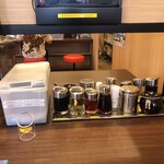 天下一品 - 左のプラケースの中にコップが………。わかるかい！