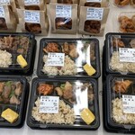 ワタナベ食品 直売店 - 店内 陳列台 お弁当の仕様が変わりました
      2024/10/01
      まかない焼鳥丼 449円