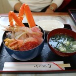 食事処 魚屋の台所 - おまかせ海鮮丼と味噌汁