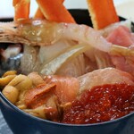 食事処 魚屋の台所 札幌市中央卸売場外市場店 - おまかせ海鮮丼(アップ)