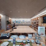 武雄 旅 書店 - 奥に席あります